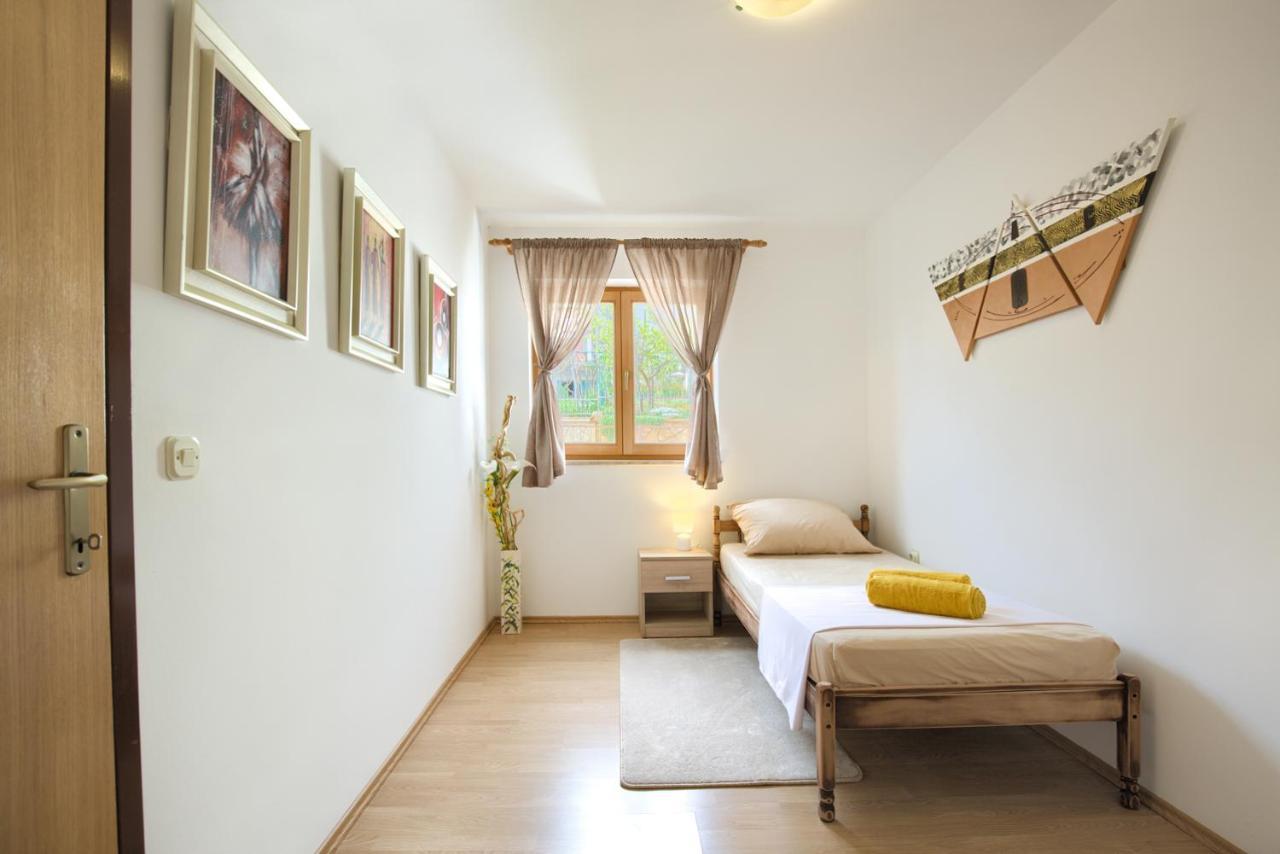 Apartman Andi Appartamento Pola Esterno foto
